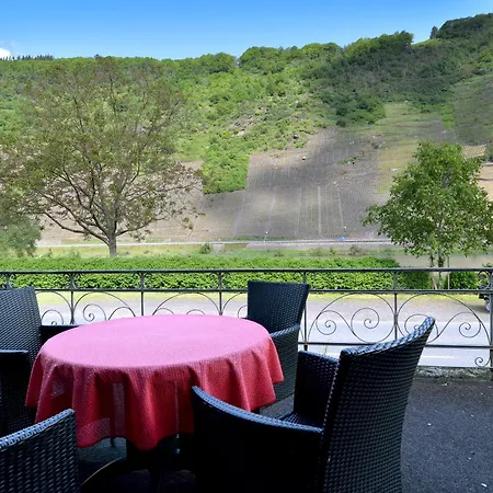 By Weingut Hommes In Mosel Lägenhet Ernst